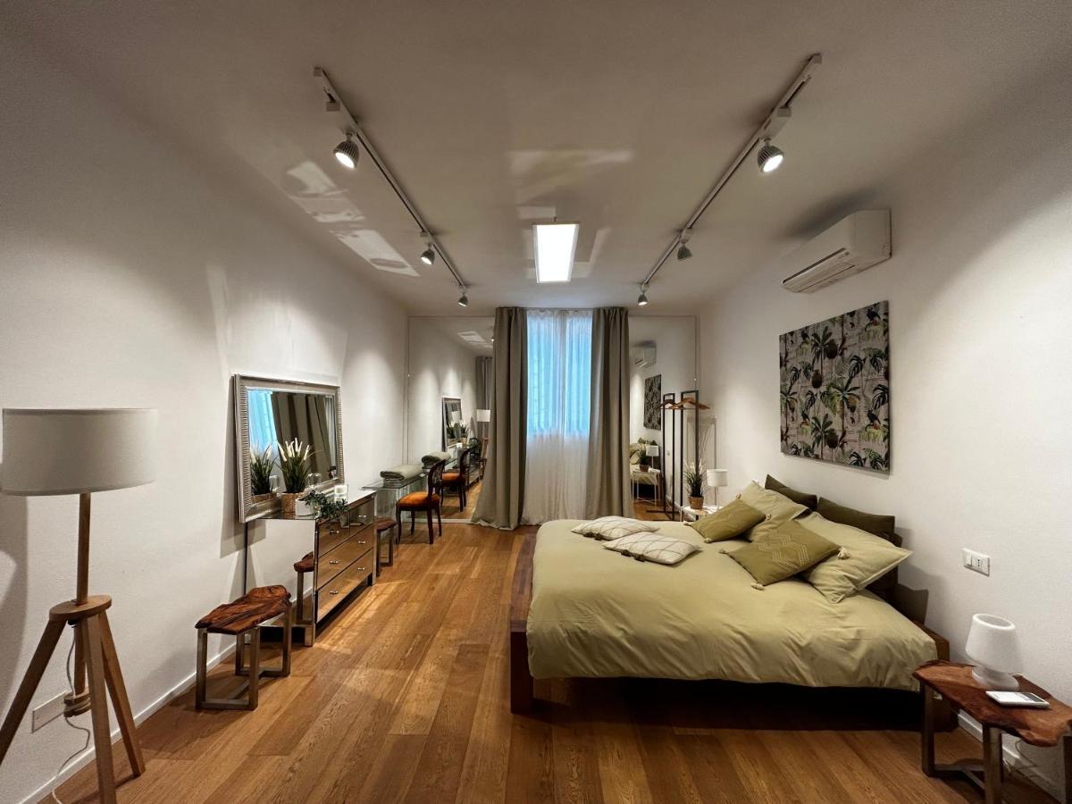 Interno4Home: In Centro Storico Con Posto Auto 페라라 외부 사진