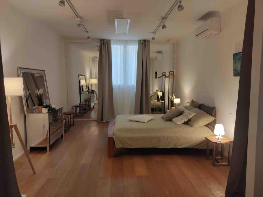 Interno4Home: In Centro Storico Con Posto Auto 페라라 외부 사진